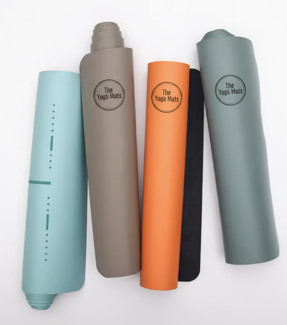 An infographic chart demonstrating the inverse relationship between order quantity and the per-unit cost of custom yoga mats.