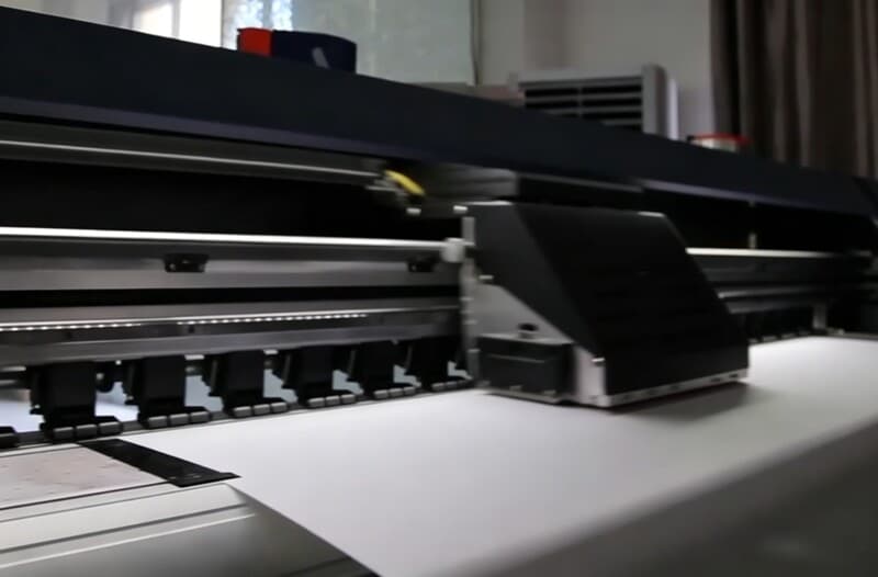 High-resolution UV/Silk-screen printing for custom yoga mat logos.